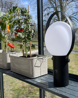 Bari bordslampa sandsvart USB IP44