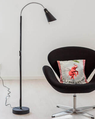 Best golvlampa sandsvart