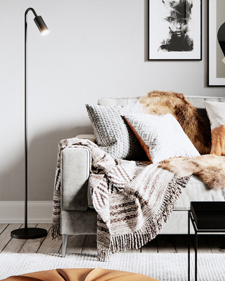 Curve golvlampa matt svart