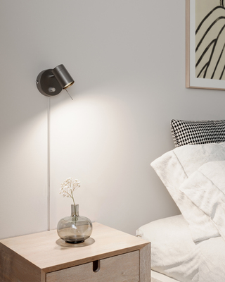 Correct vägglampa stålgrå