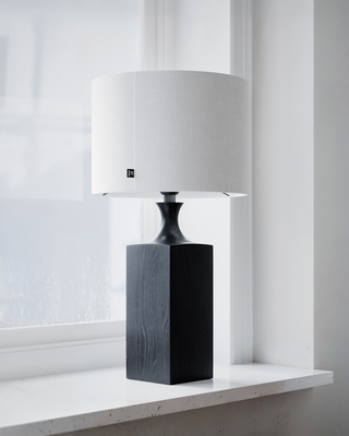 Woody bordslampa H56 cm svart/vit