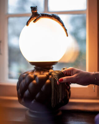 Viva La Diva bordslampa svart/vit matt