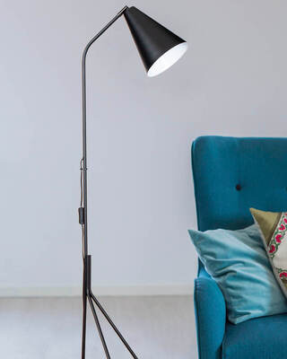 Yukon golvlampa svart