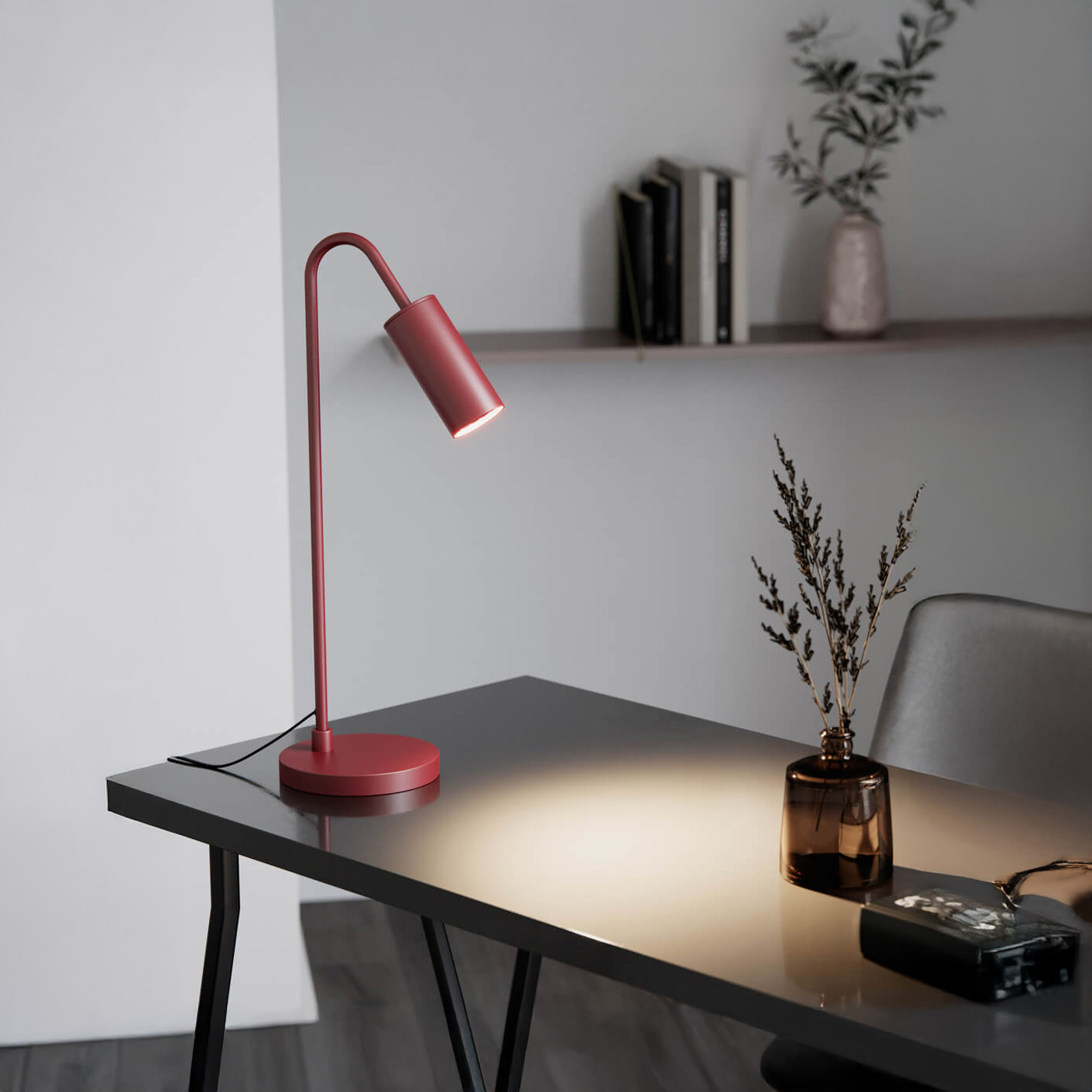 Bordslampa till arbetsrummet med riktad belysning