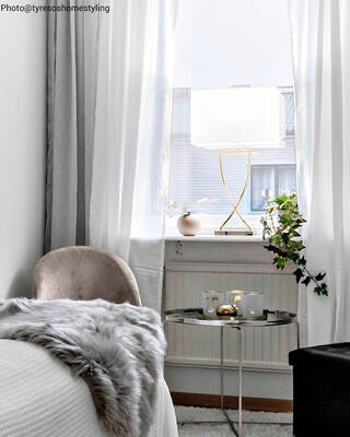 Omega bordlampe h 69 cm messing/hvit