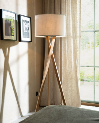 Vega Stehleuchte Weiß/ Eiche